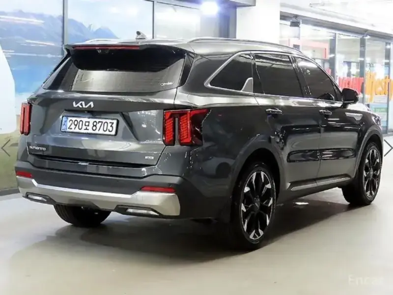 2024 Kia Sorento с пробегом 14 305 км