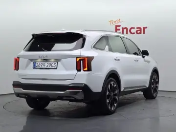 2023 Kia Sorento с пробегом 25 585 км