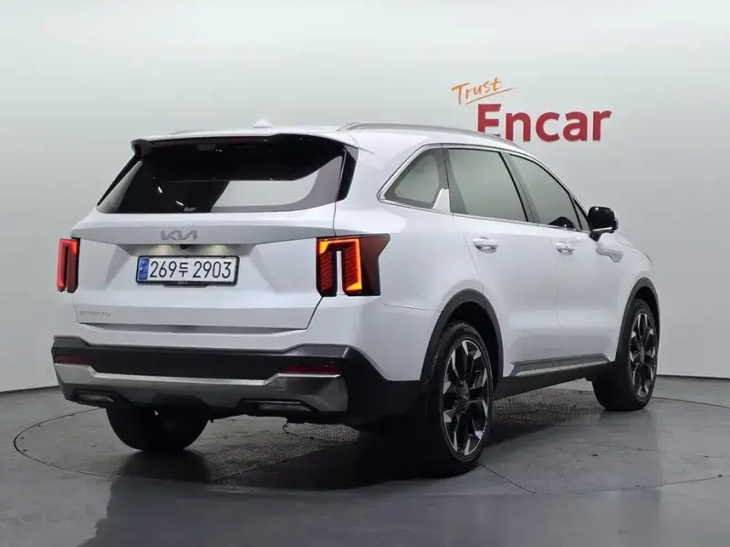 2023 Kia Sorento с пробегом 25 585 км