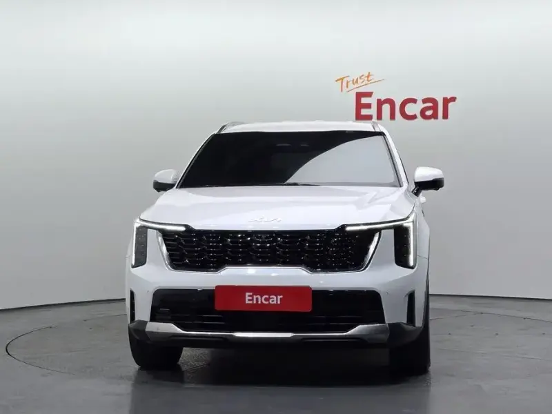 2023 Kia Sorento с пробегом 25 585 км