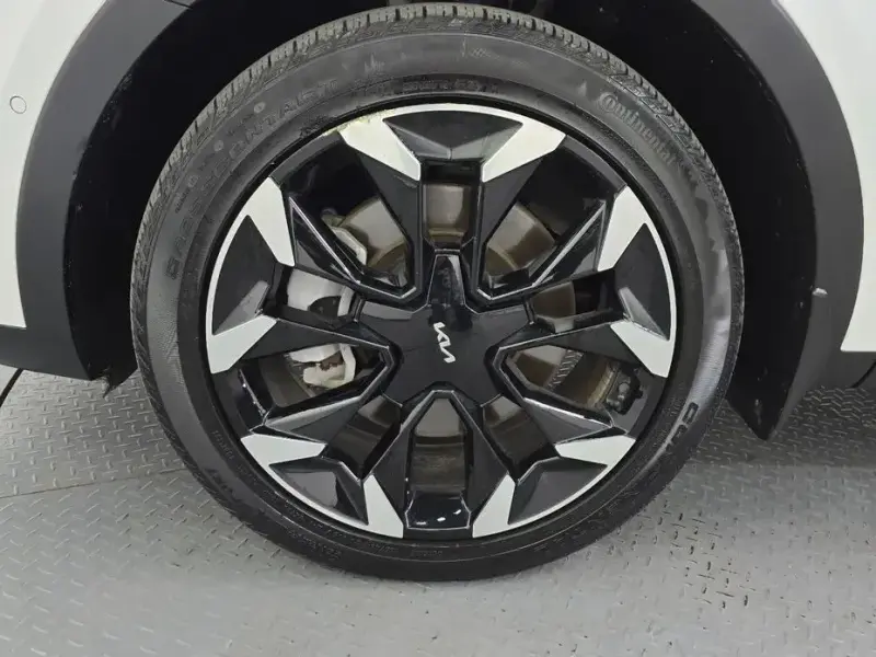2023 Kia Sorento с пробегом 25 585 км