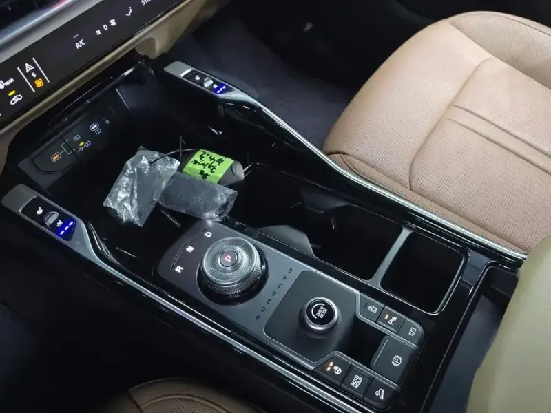 2023 Kia Sorento с пробегом 25 585 км