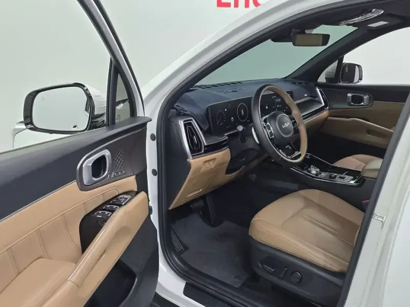 2023 Kia Sorento с пробегом 25 585 км