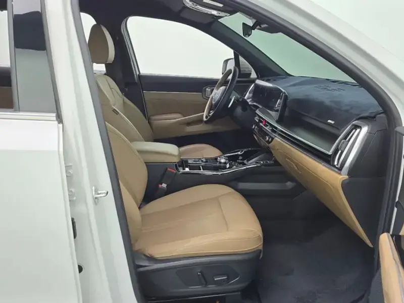 2023 Kia Sorento с пробегом 25 585 км