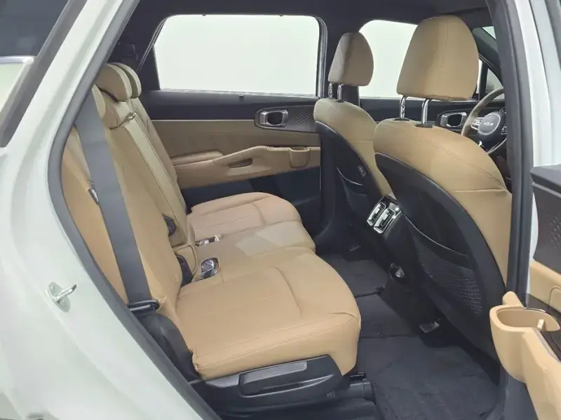 2023 Kia Sorento с пробегом 25 585 км