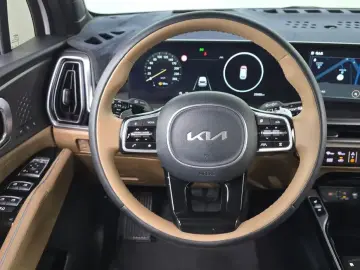 2023 Kia Sorento с пробегом 25 585 км