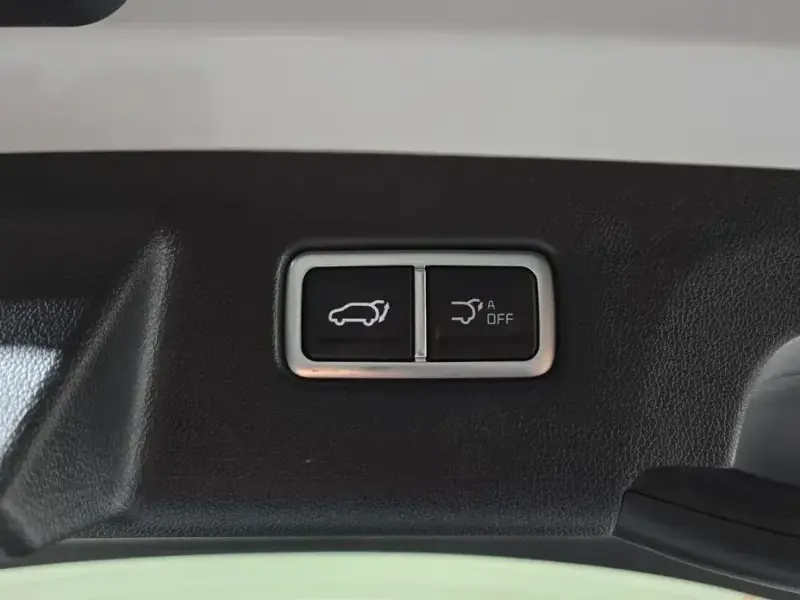 2023 Kia Sorento с пробегом 25 585 км
