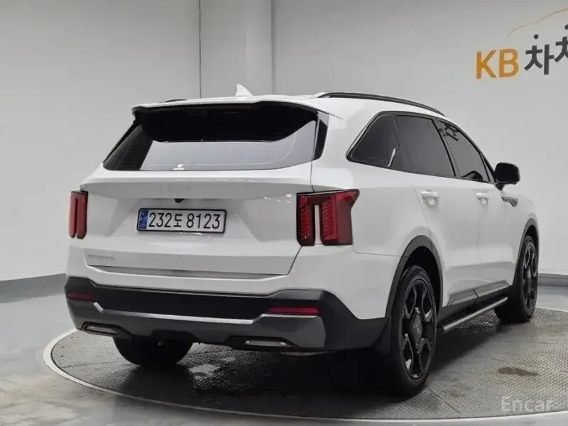 2025 Kia Sorento с пробегом 8 981 км