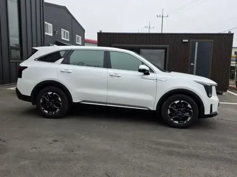 2023 Kia Sorento с пробегом 12 000 км