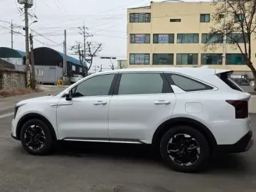 2023 Kia Sorento с пробегом 12 000 км
