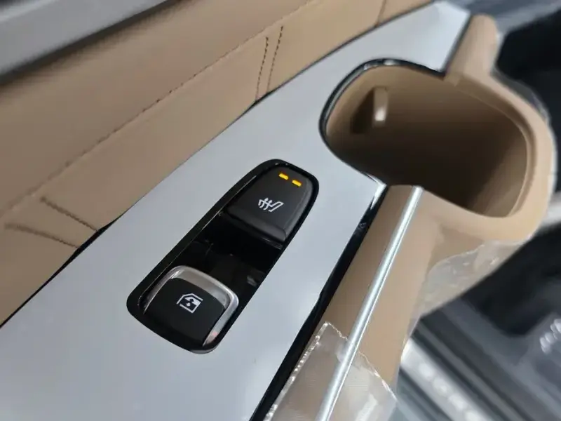 2025 Kia Sorento с пробегом 15 км