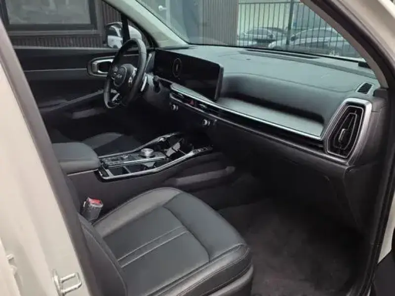 2023 Kia Sorento с пробегом 12 000 км