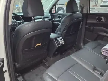 2023 Kia Sorento с пробегом 12 000 км