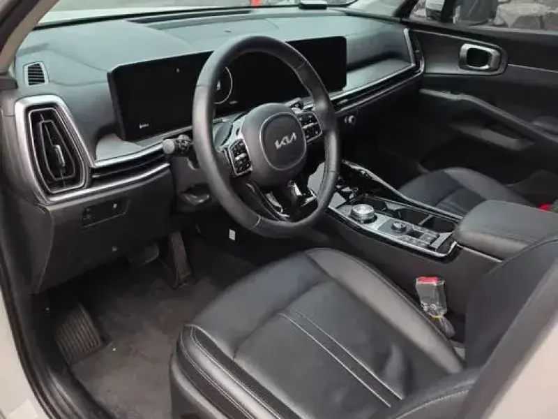 2023 Kia Sorento с пробегом 12 000 км