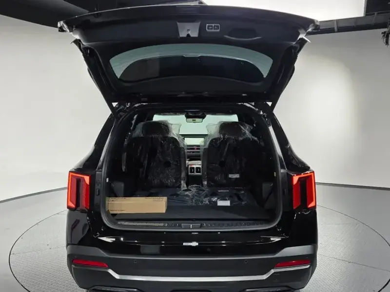 2025 Kia Sorento с пробегом 15 км