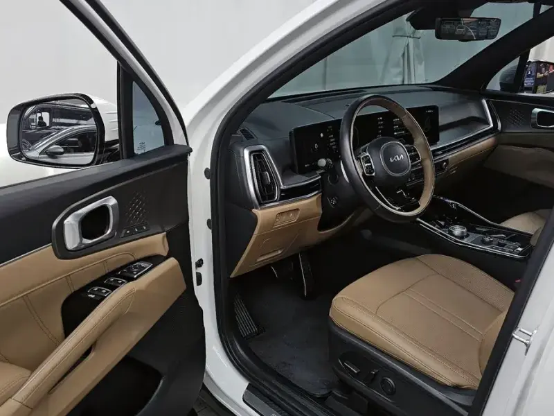 2023 Kia Sorento с пробегом 28 407 км