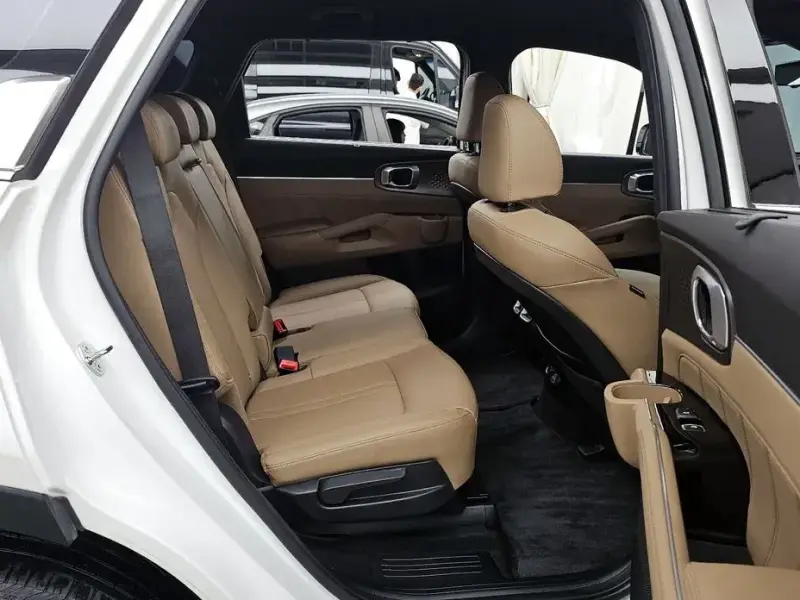 2023 Kia Sorento с пробегом 28 407 км