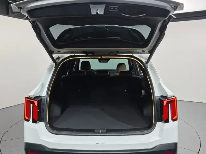 2025 Kia Sorento с пробегом 11 214 км