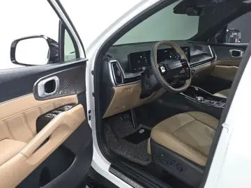 2025 Kia Sorento с пробегом 13 241 км