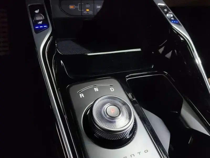 2025 Kia Sorento с пробегом 12 644 км