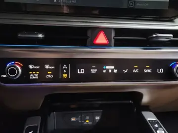 2025 Kia Sorento с пробегом 12 644 км
