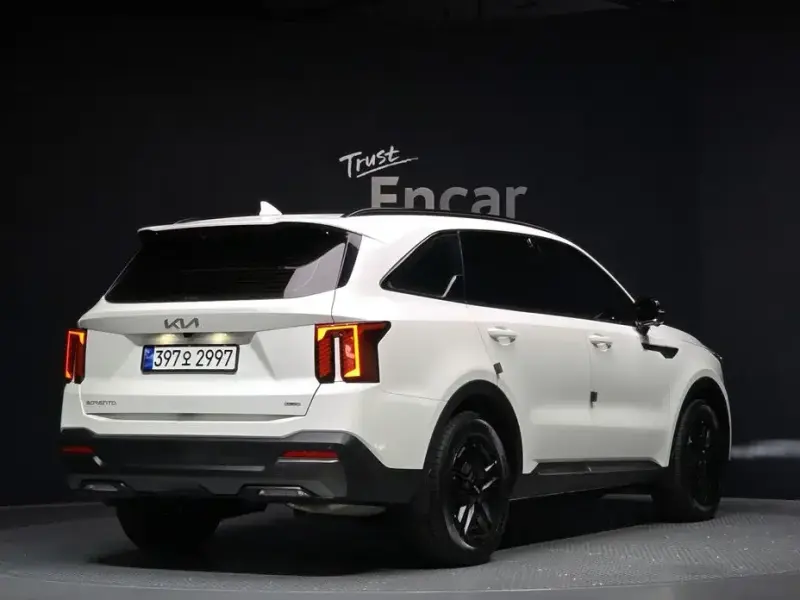 2023 Kia Sorento с пробегом 13 832 км