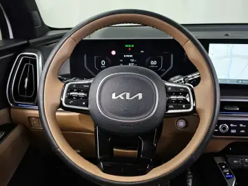 2023 Kia Sorento с пробегом 13 832 км