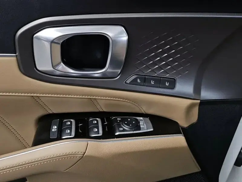 2023 Kia Sorento с пробегом 13 832 км