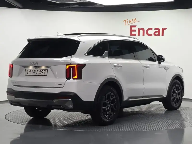 2025 Kia Sorento с пробегом 15 288 км