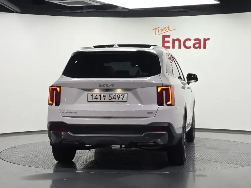 2025 Kia Sorento с пробегом 15 288 км