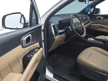 2025 Kia Sorento с пробегом 15 288 км