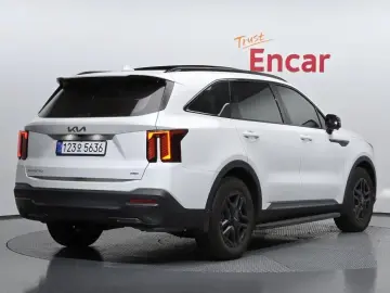 2025 Kia Sorento с пробегом 12 097 км