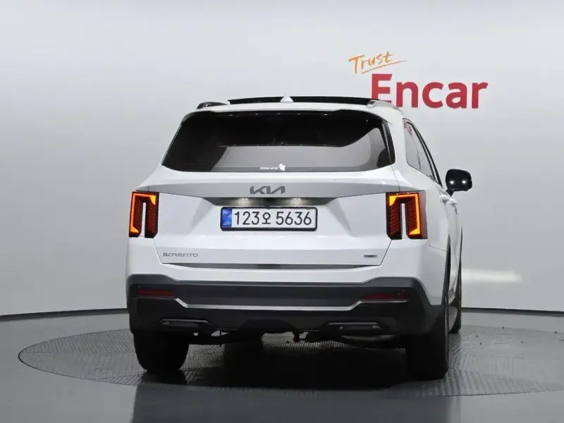 2025 Kia Sorento с пробегом 12 097 км