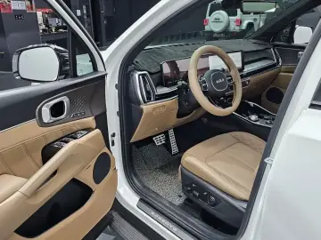 2025 Kia Sorento с пробегом 12 097 км