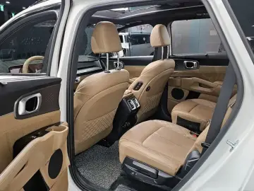 2025 Kia Sorento с пробегом 12 097 км