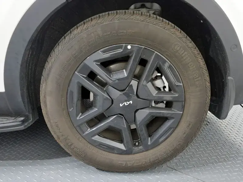 2025 Kia Sorento с пробегом 12 097 км