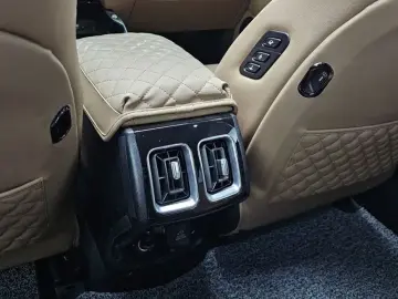 2025 Kia Sorento с пробегом 12 097 км