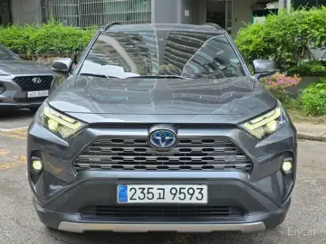 2023 Toyota RAV4 с пробегом 12 929 км