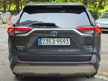2023 Toyota RAV4 с пробегом 12 929 км
