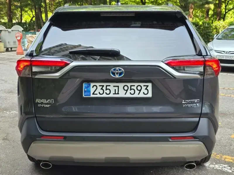 2023 Toyota RAV4 с пробегом 12 929 км