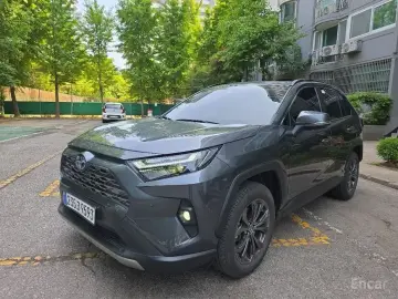 2023 Toyota RAV4 с пробегом 12 929 км