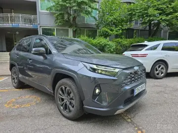 2023 Toyota RAV4 с пробегом 12 929 км