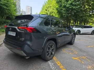 2023 Toyota RAV4 с пробегом 12 929 км