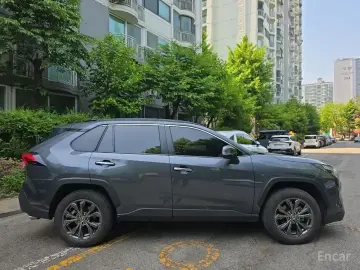 2023 Toyota RAV4 с пробегом 12 929 км