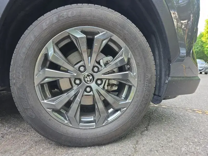 2023 Toyota RAV4 с пробегом 12 929 км