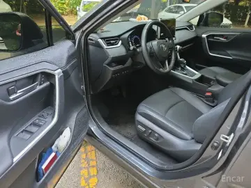 2023 Toyota RAV4 с пробегом 12 929 км