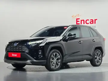 2023 Toyota RAV4 с пробегом 33 877 км
