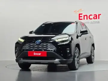 2023 Toyota RAV4 с пробегом 33 877 км