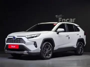 2023 Toyota RAV4 с пробегом 23 732 км