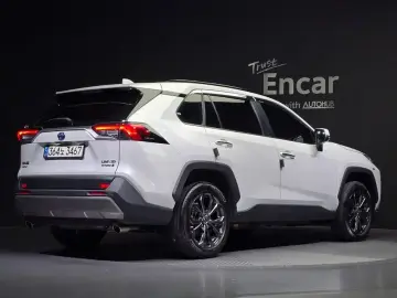 2023 Toyota RAV4 с пробегом 23 732 км
